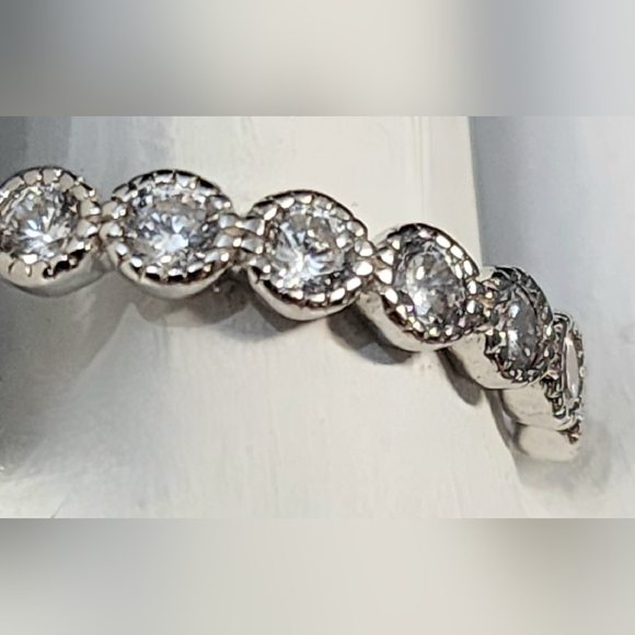 STERLING SILVER AND CUBIC ZIRCONIA RING SIZE 7.5 - Picture 5 of 7